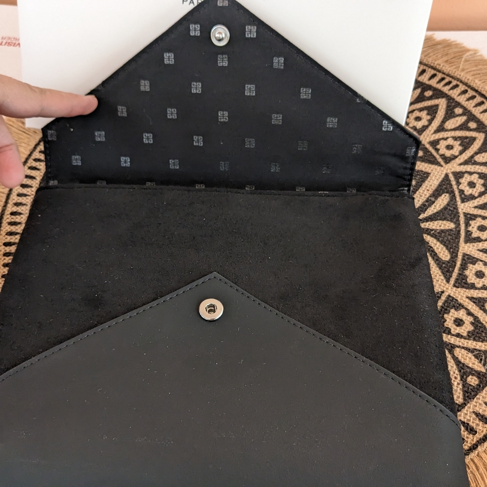 Givinchy pouch - Picture 6 of 13